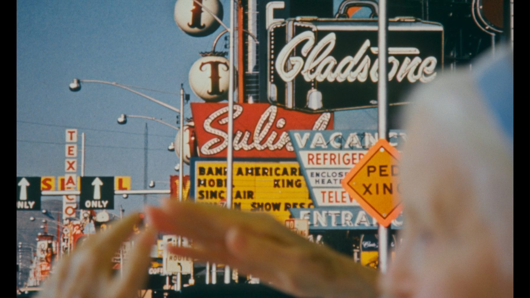 Out of the picture de An.Ash Smolar