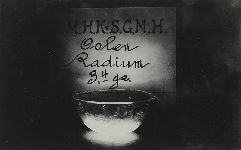 Tatiana Bohm, Radiations lumineuses du radium, collection MRAC Tervuren ; photographe non identifié, s.d. Tous droits réservés.